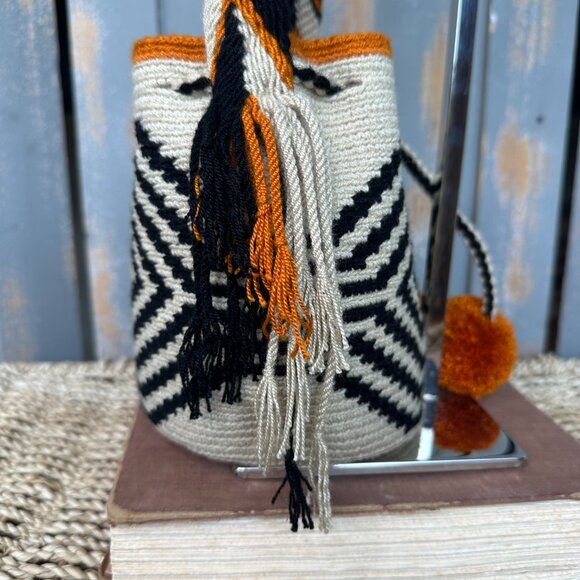 Wayuu Tribe Pom Pom Mini Chila Crossbody Bag NWT - Picture 7 of 12
